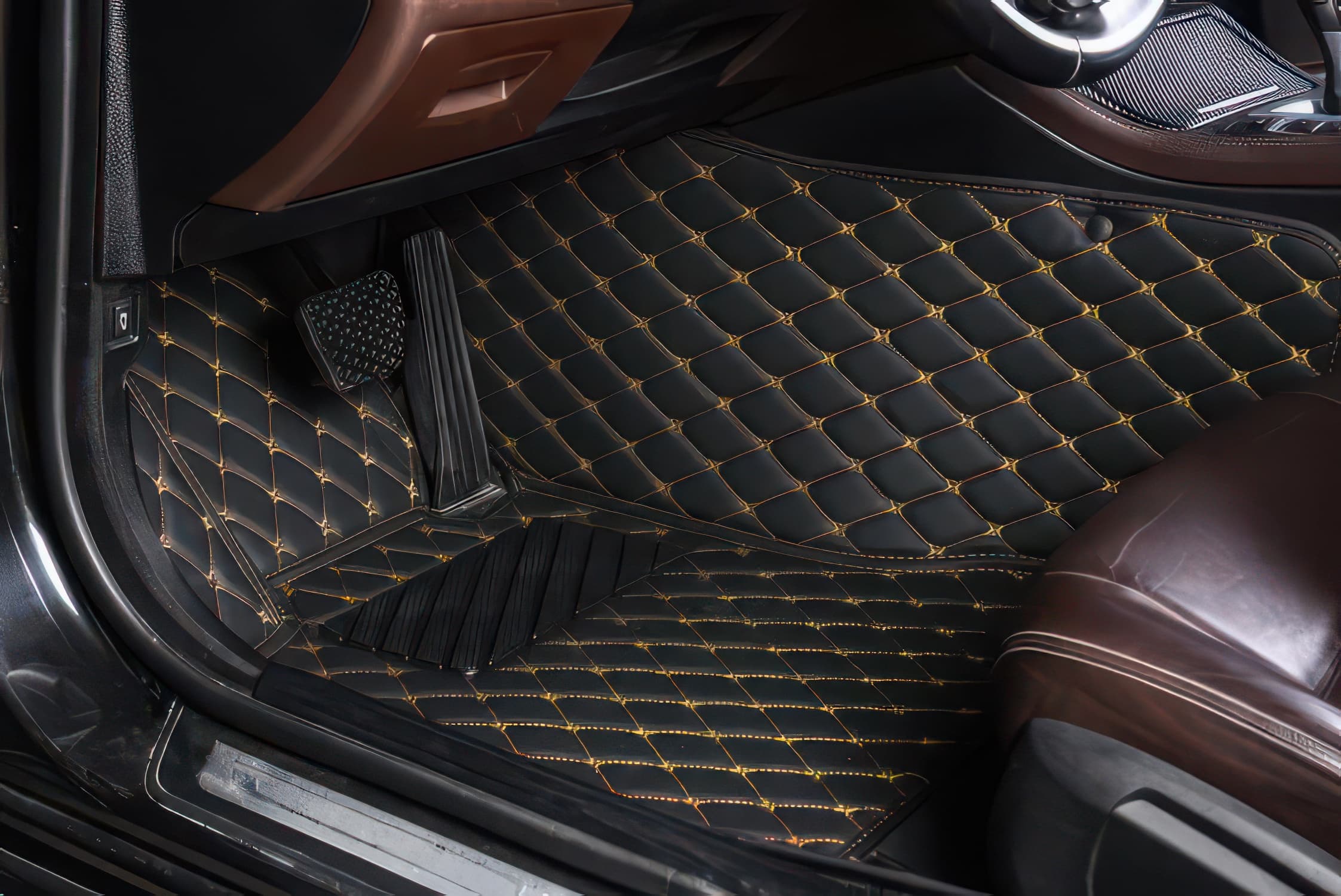 Alfombrillas de coche personalizadas con costuras negras y amarillas